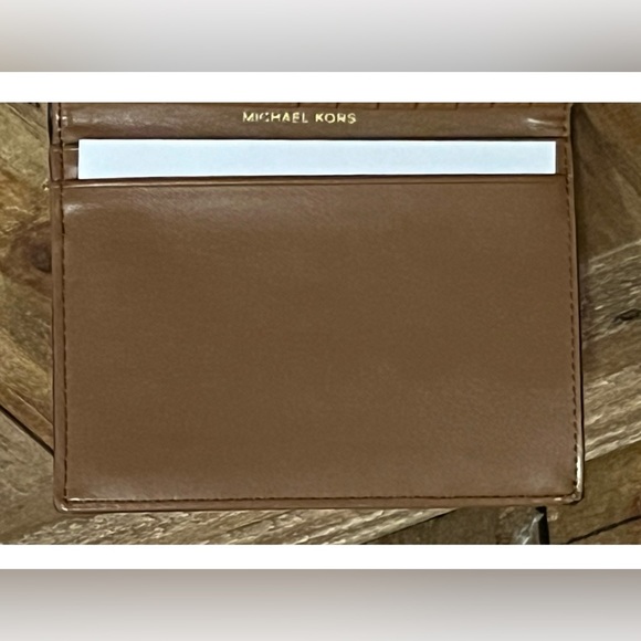Michael Kors Bedford Travel Passport Wallet. $128 Retail New with Tag! - Picture 14 of 16